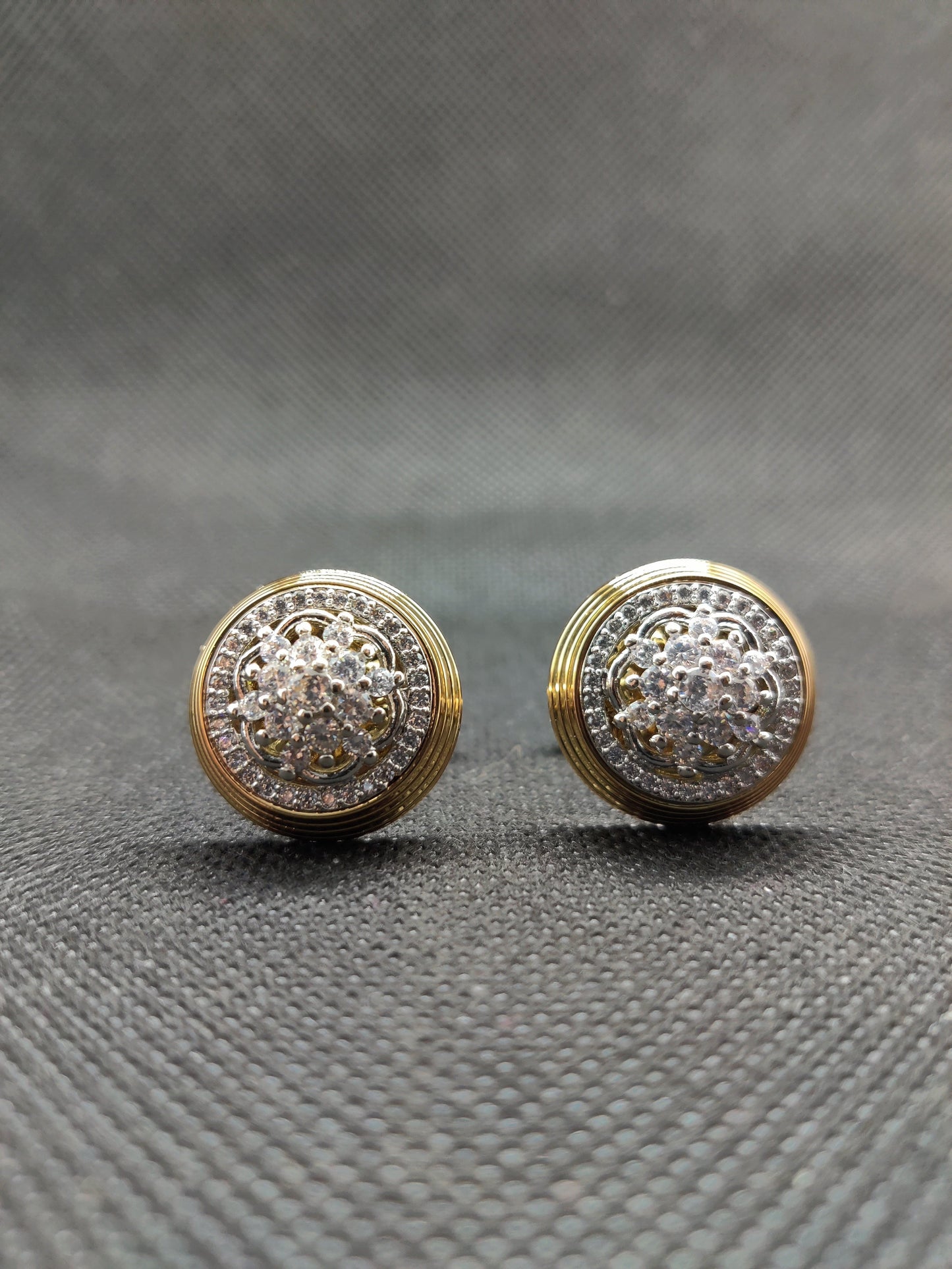 1 CARAT GOLD ROUND CUFFLINKS (006)