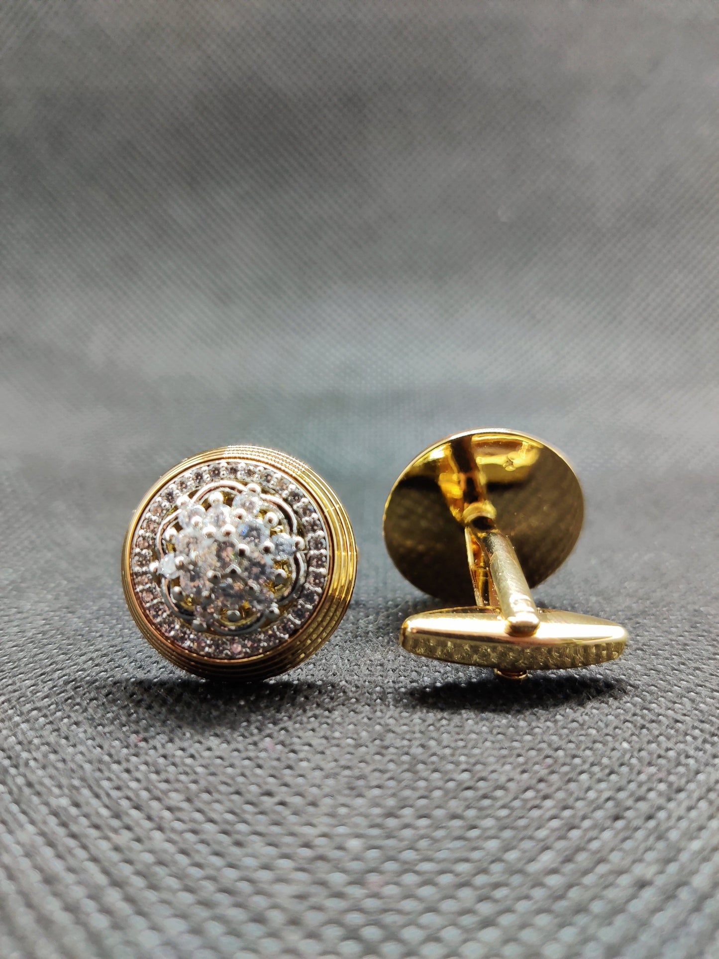 1 CARAT GOLD ROUND CUFFLINKS (006)