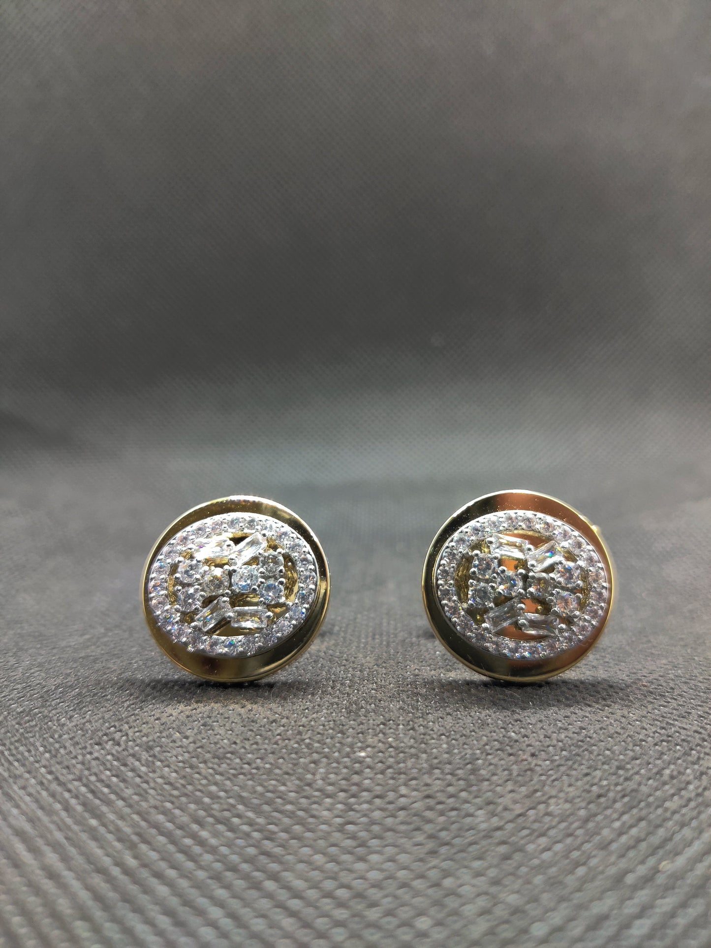 1 CARAT GOLD ROUND CUFFLINKS (002)