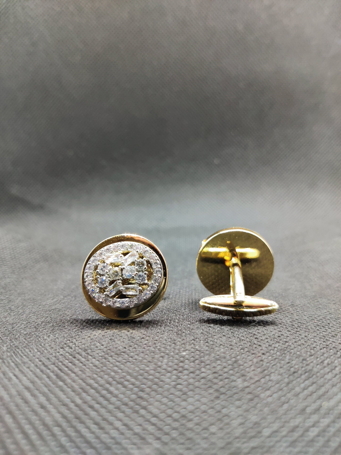 1 CARAT GOLD ROUND CUFFLINKS (002)