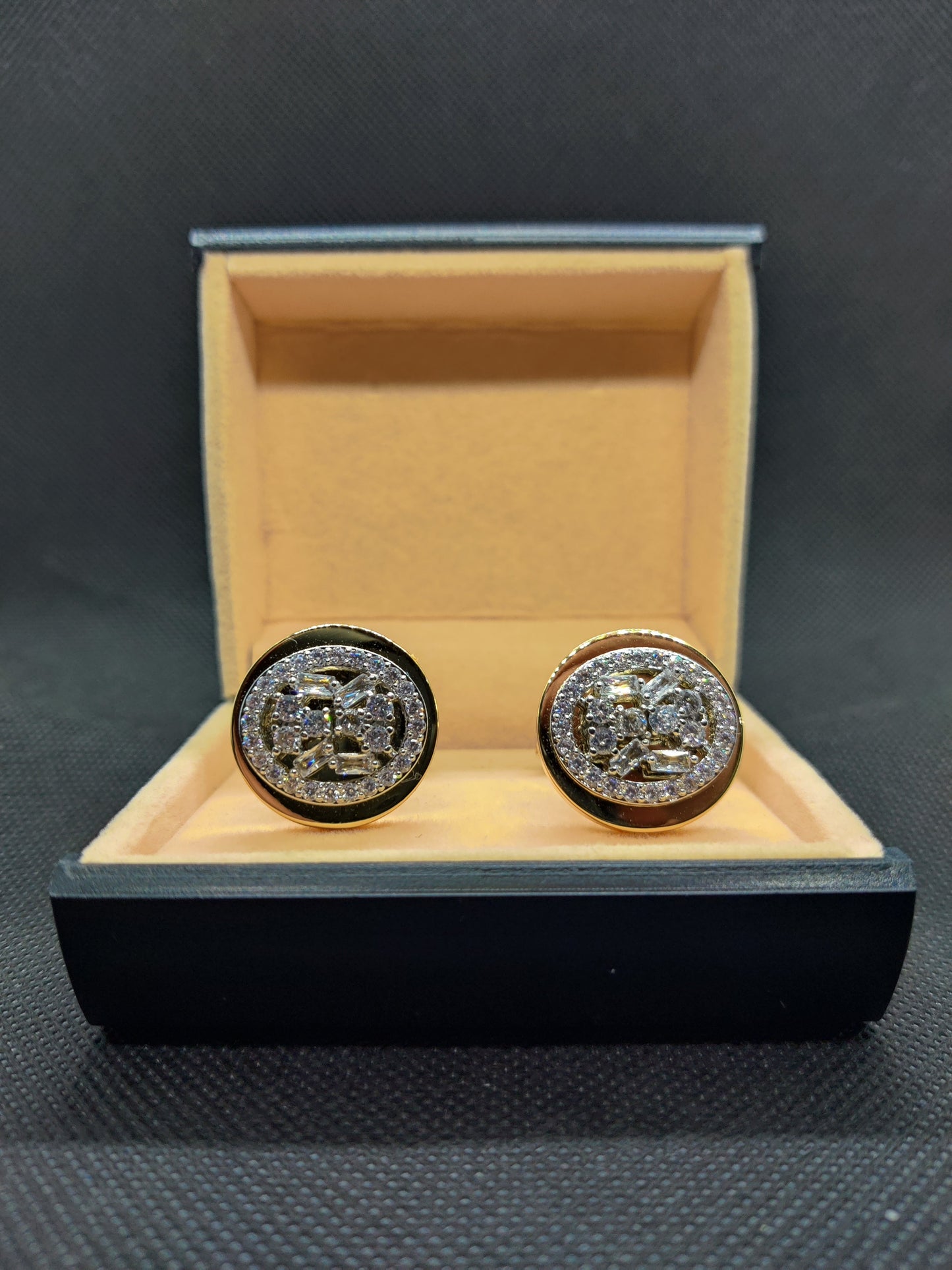 1 CARAT GOLD ROUND CUFFLINKS (002)