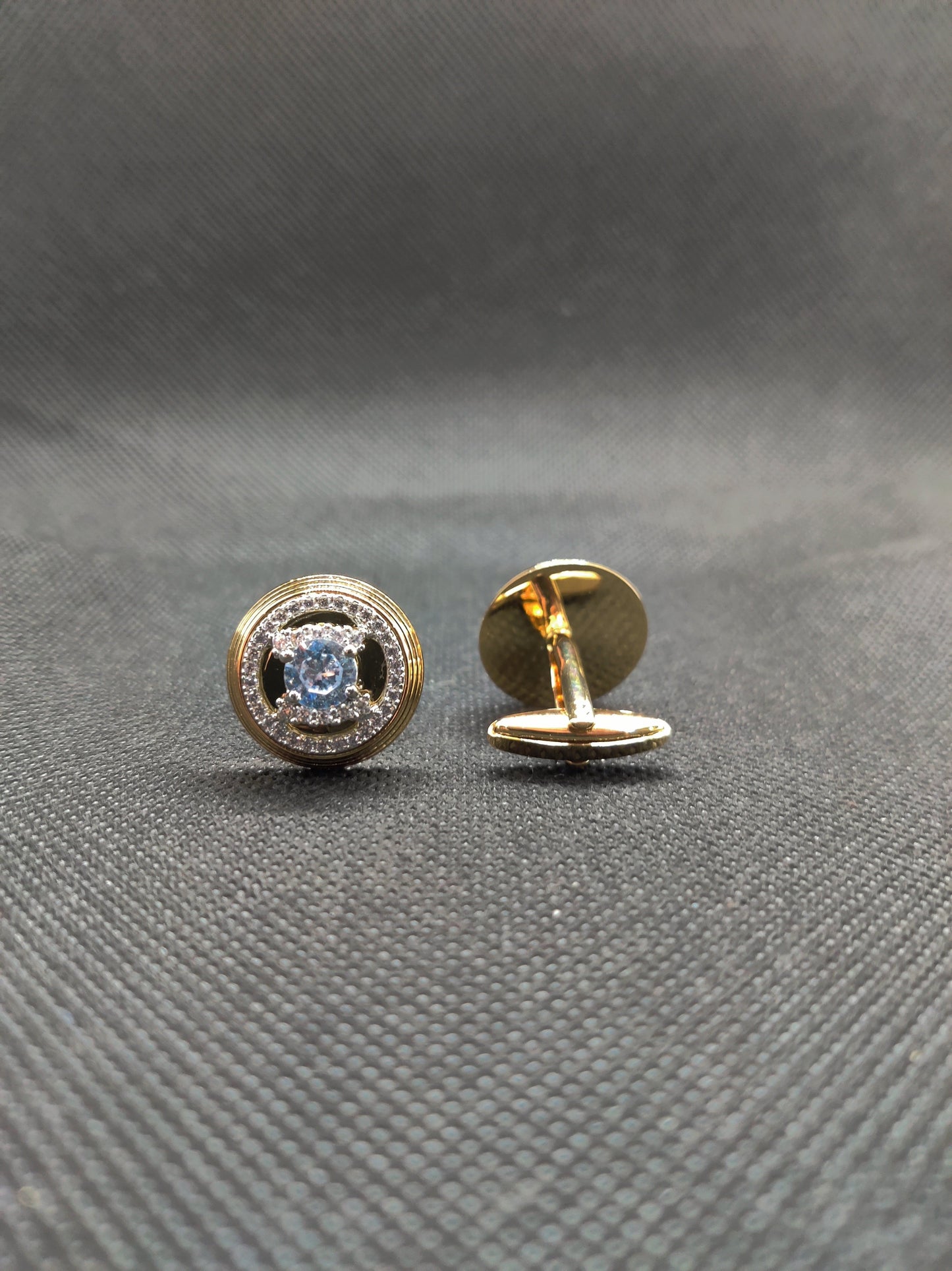 1 CARAT GOLD ROUND CUFFLINKS (001)