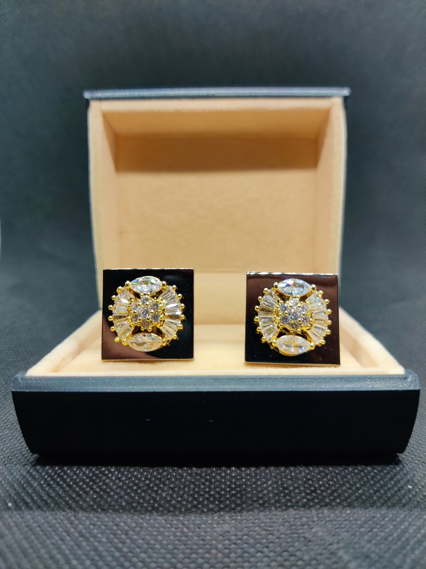 1 CARAT MATEALLIC GOLD CUFFLINKS (007)