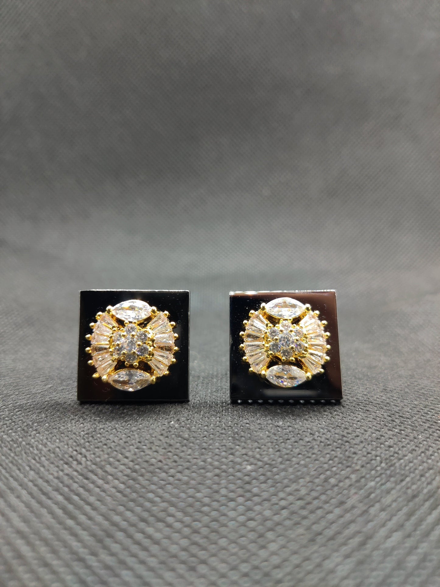 1 CARAT MATEALLIC GOLD CUFFLINKS (007)