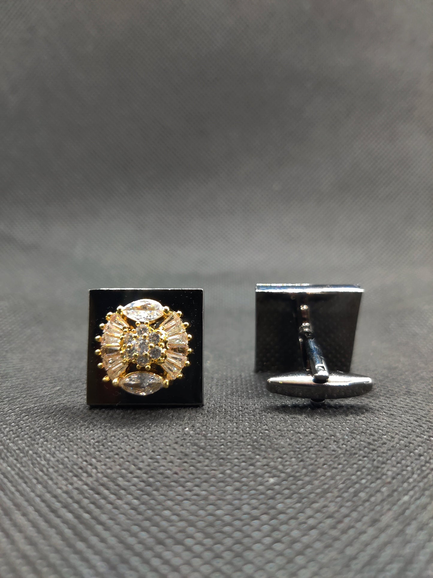1 CARAT MATEALLIC GOLD CUFFLINKS (007)