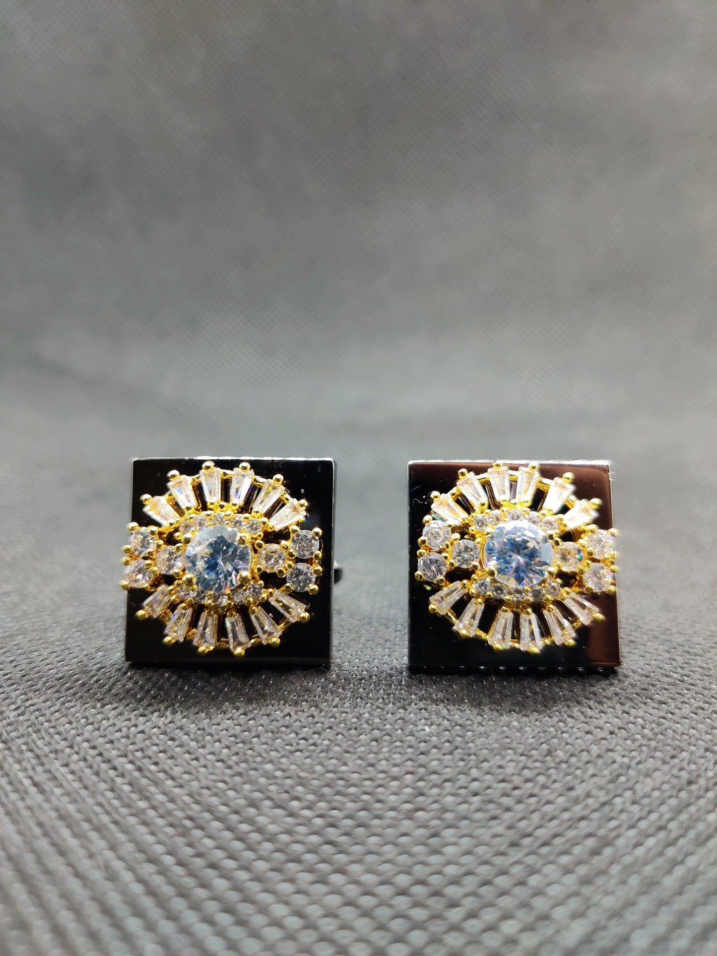 1 CARAT MATEALLIC GOLD CUFFLINKS (006)