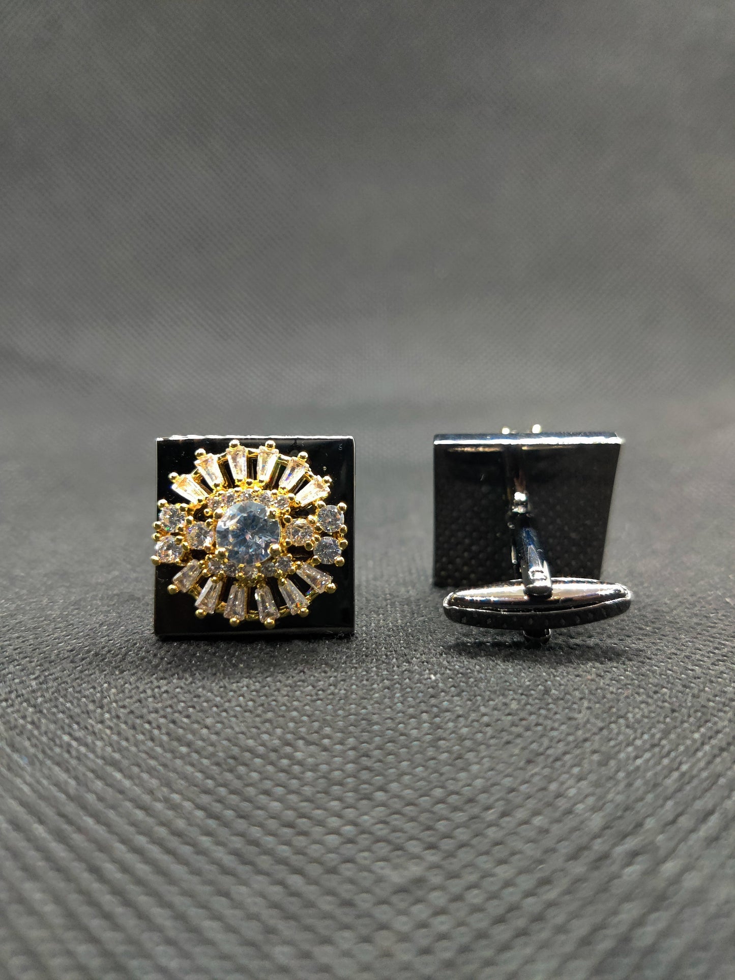 1 CARAT MATEALLIC GOLD CUFFLINKS (006)
