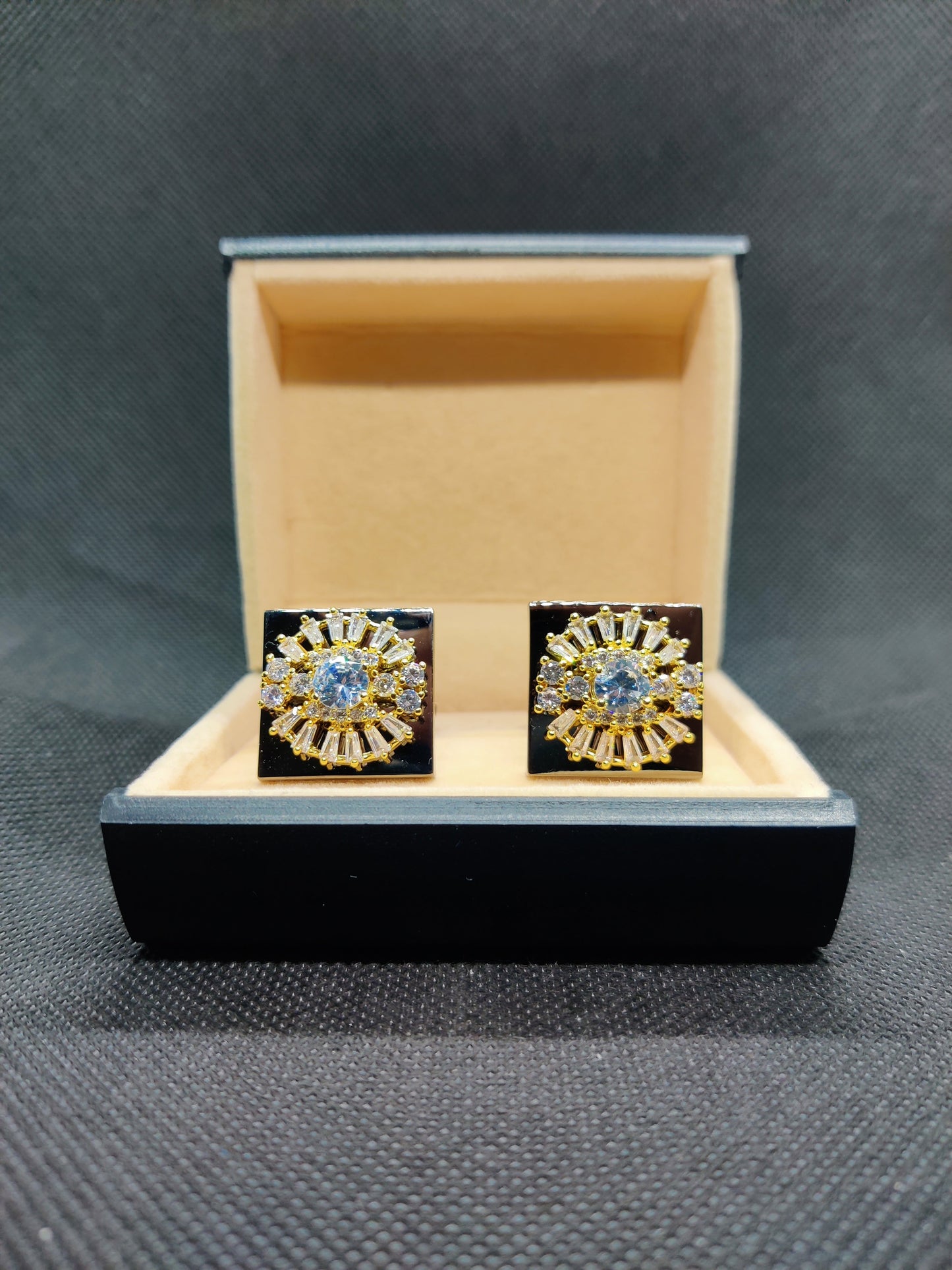 1 CARAT MATEALLIC GOLD CUFFLINKS (006)