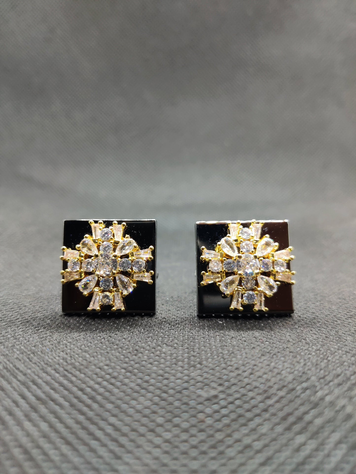 1 CARAT MATEALLIC GOLD CUFFLINKS (009)