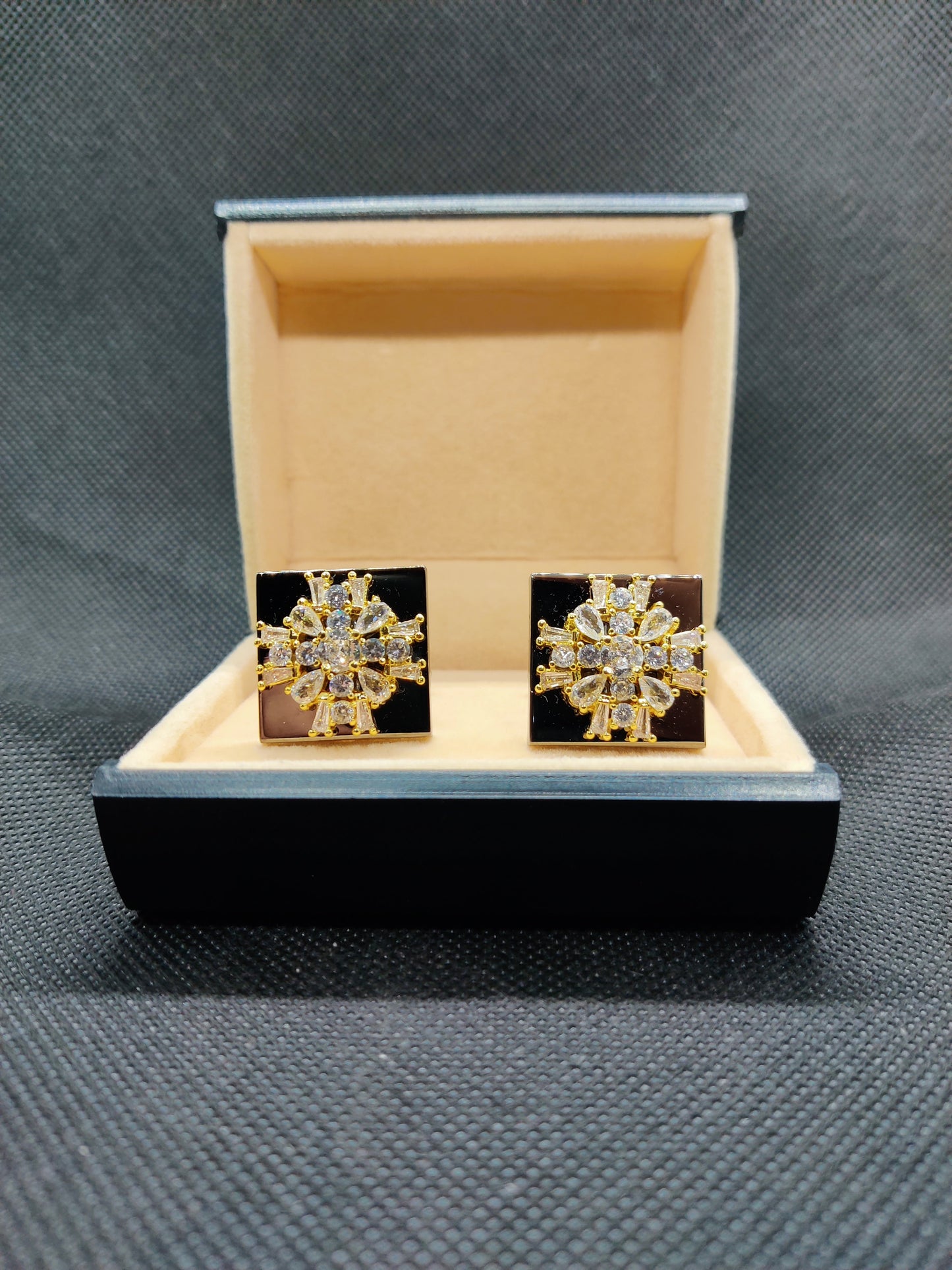 1 CARAT MATEALLIC GOLD CUFFLINKS (009)