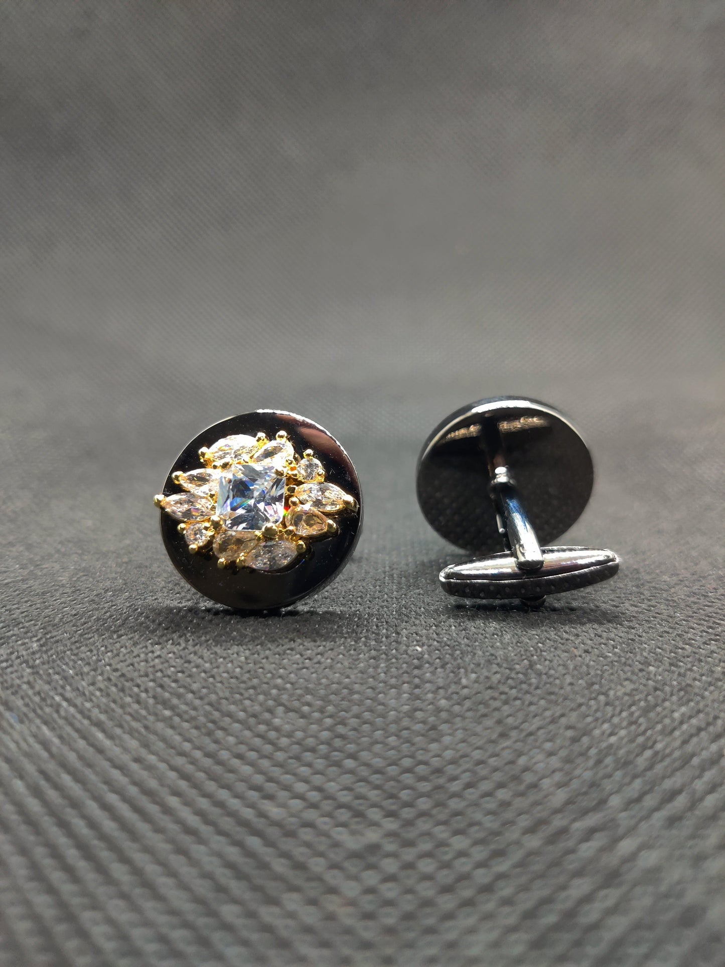 1 CARAT MATEALLIC GOLD CUFFLINKS (008)