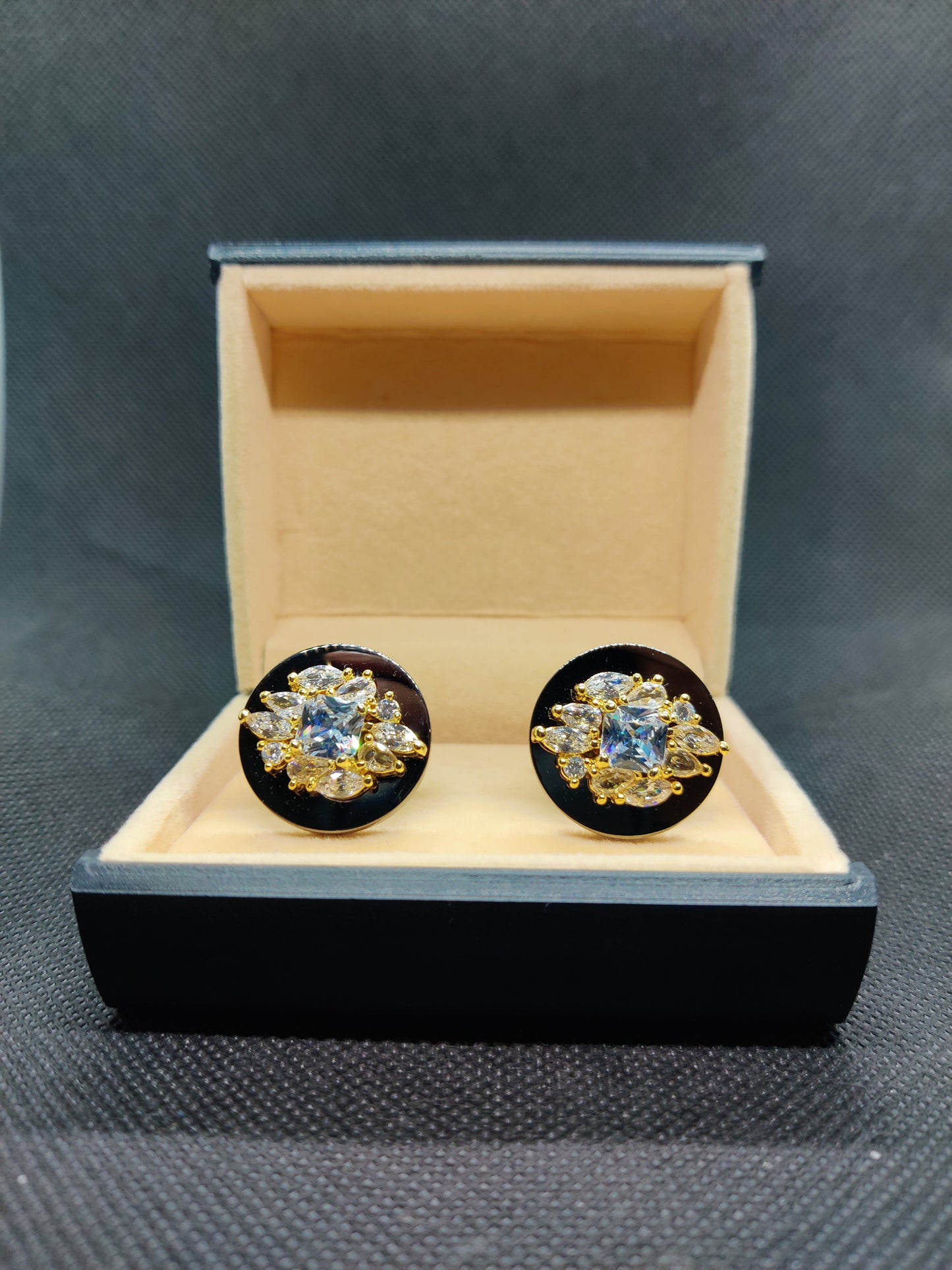 1 CARAT MATEALLIC GOLD CUFFLINKS (008)