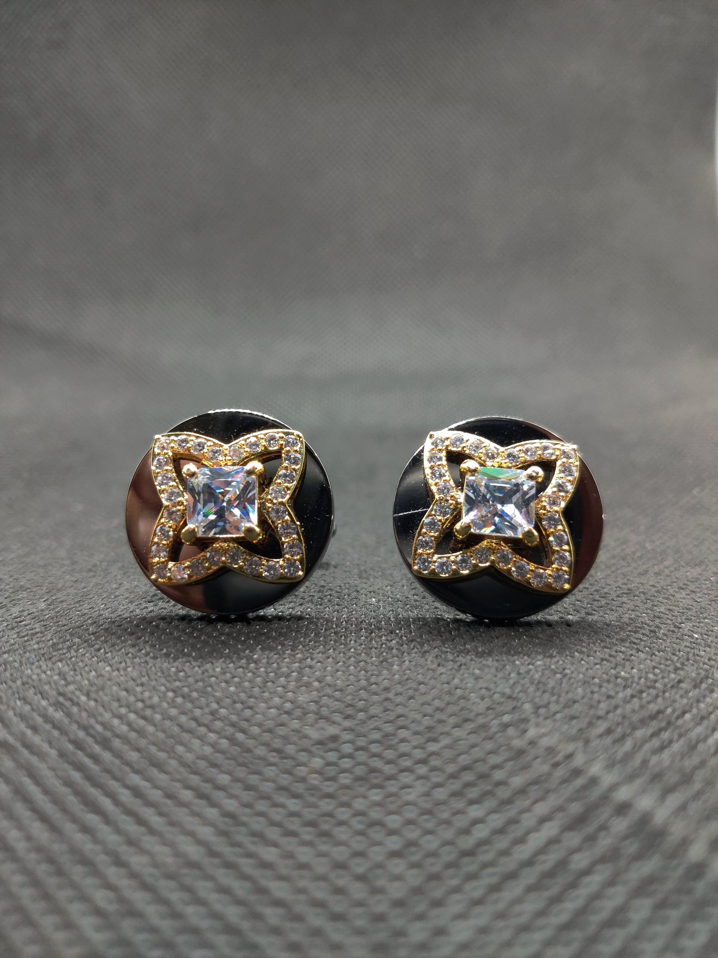 1 CARAT MATEALLIC GOLD CUFFLINKS (003)
