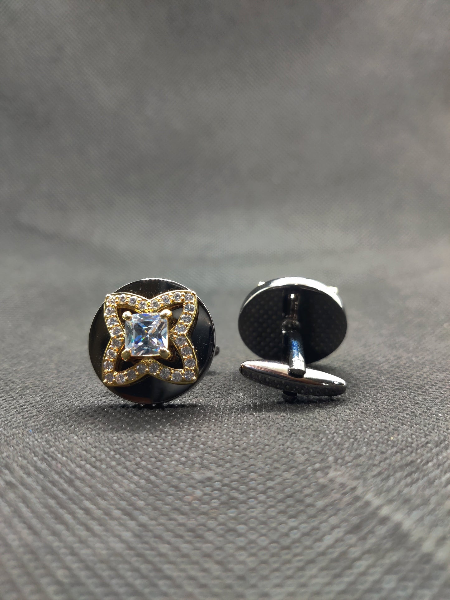 1 CARAT MATEALLIC GOLD CUFFLINKS (003)