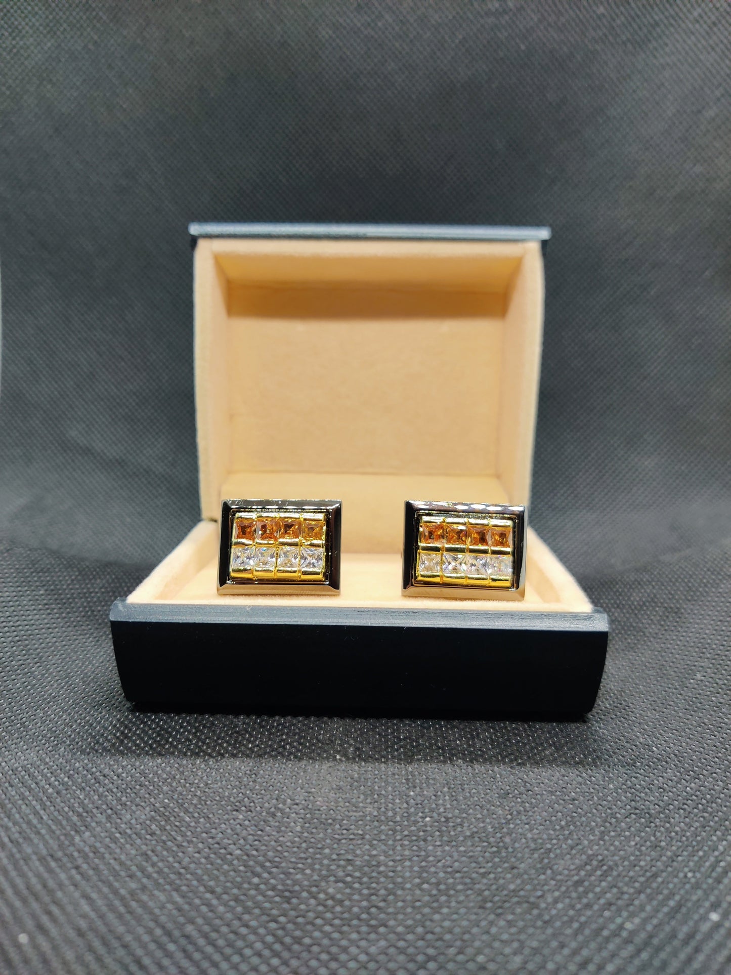1 CARAT METALLIC GOLD CUFFLINKS (001)