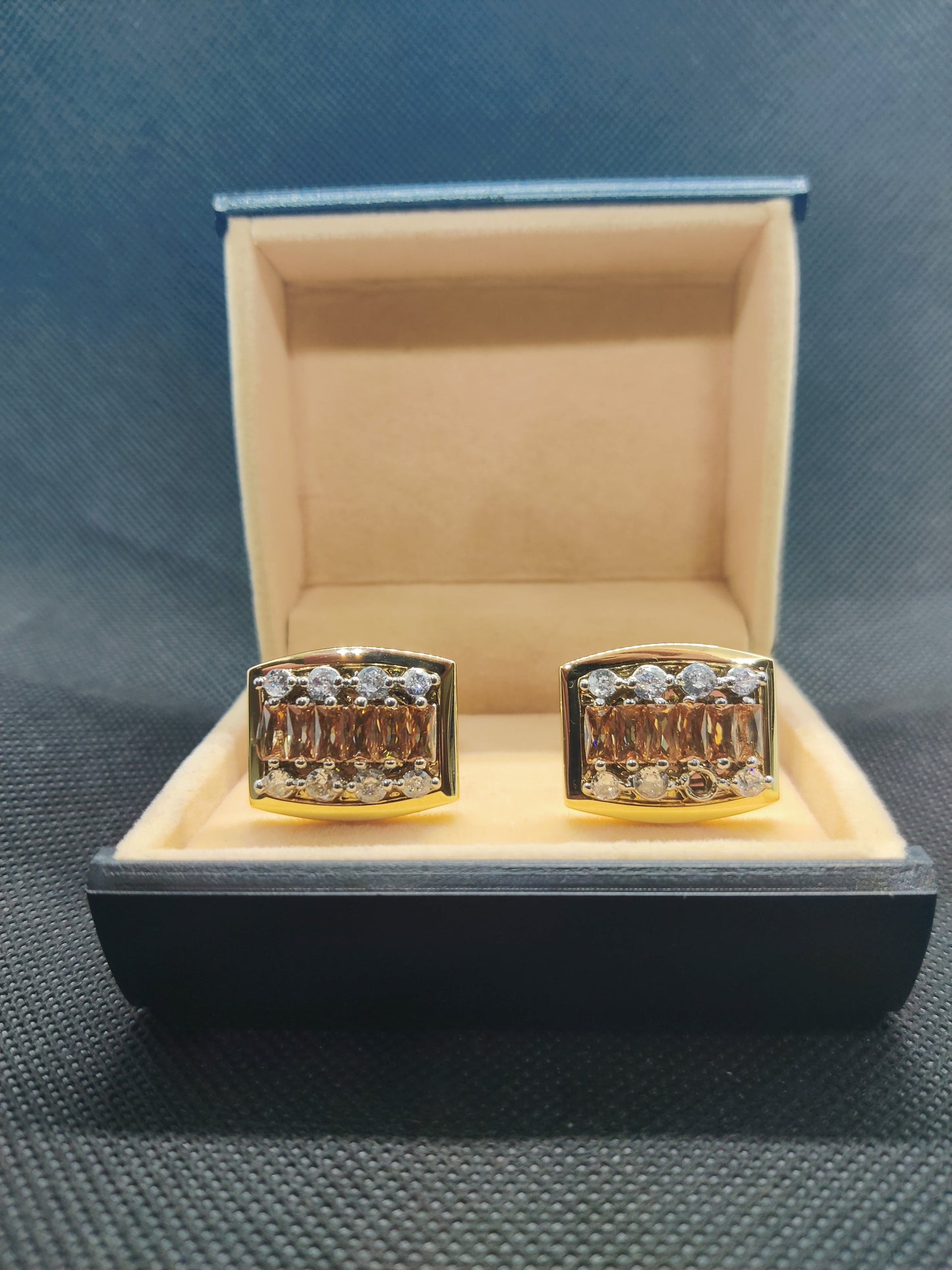 1 CARAT GOLD ROUND CUFFLINKS (008)