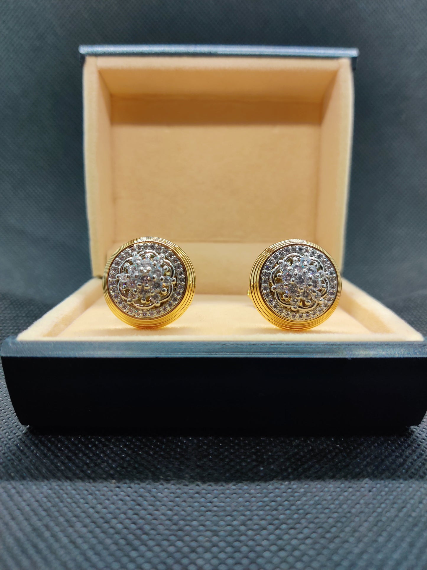 1 CARAT GOLD ROUND CUFFLINKS (006)