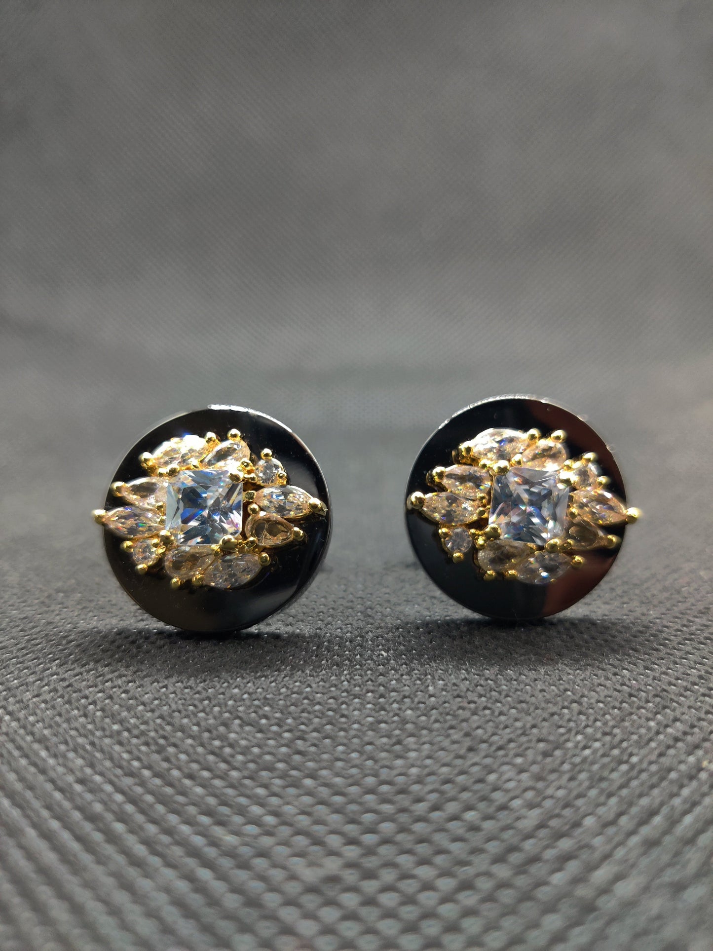 1 CARAT MATEALLIC GOLD CUFFLINKS (008)